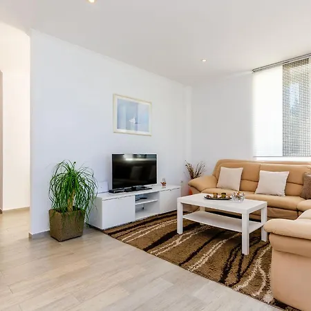 Oasis Cypress - Three Bedroom With Terrace And Swimming Pool Villa Čilipi