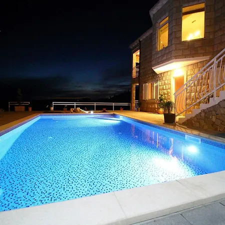 Oasis Cypress - Three Bedroom With Terrace And Swimming Pool