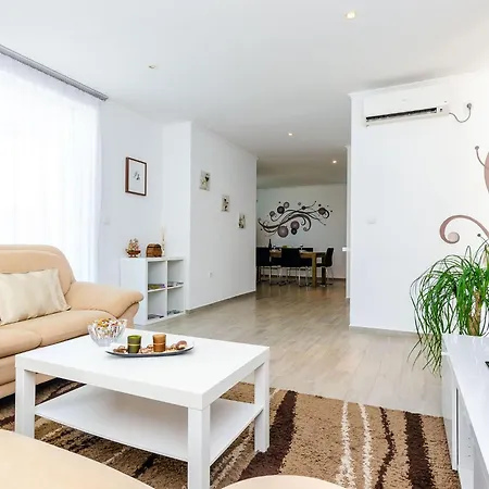 Oasis Cypress - Three Bedroom With Terrace And Swimming Pool Villa