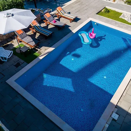 Oasis Cypress - Three Bedroom With Terrace And Swimming Pool Čilipi