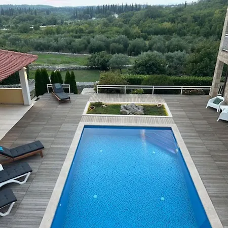 Oasis Cypress - Three Bedroom With Terrace And Swimming Pool