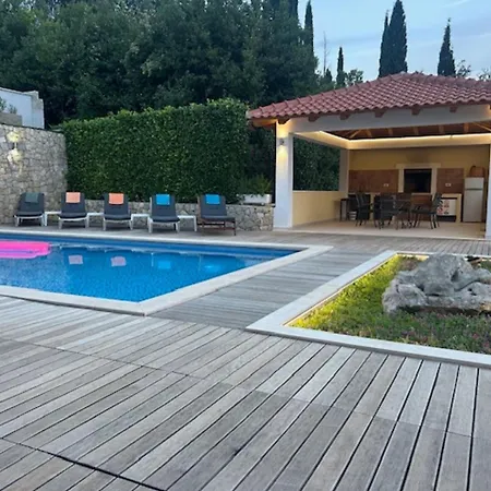 Oasis Cypress - Three Bedroom With Terrace And Swimming Pool Čilipi