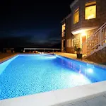 Oasis Cypress - Three Bedroom With Terrace And Swimming Pool