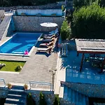 Oasis Cypress - Three Bedroom With Terrace And Swimming Pool Βίλα *