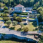 Βίλα Oasis Cypress - Three Bedroom With Terrace And Swimming Pool