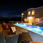 Oasis Cypress - Three Bedroom With Terrace And Swimming Pool Βίλα Čilipi