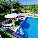 Βίλα Oasis Cypress - Three Bedroom With Terrace And Swimming Pool Čilipi