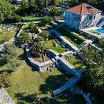 Oasis Cypress - Three Bedroom With Terrace And Swimming Pool Čilipi