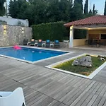 Oasis Cypress - Three Bedroom With Terrace And Swimming Pool Βίλα Čilipi