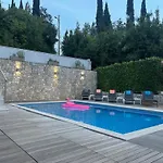 Oasis Cypress - Three Bedroom With Terrace And Swimming Pool