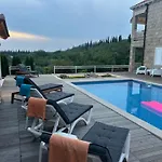 Oasis Cypress - Three Bedroom With Terrace And Swimming Pool Čilipi
