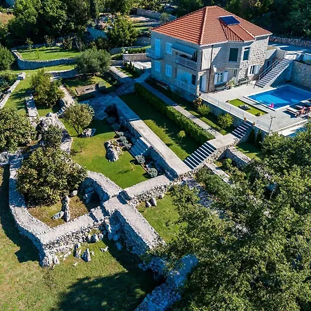 Villa Oasis Cypress - Three Bedroom With Terrace And Swimming Pool Čilipi