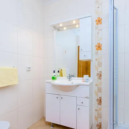 Oasis Cypress - Three Bedroom With Terrace And Swimming Pool Čilipi