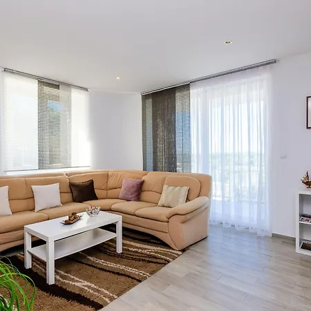 Oasis Cypress - Three Bedroom With Terrace And Swimming Pool Villa Čilipi