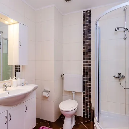 Villa Oasis Cypress - Three Bedroom With Terrace And Swimming Pool Čilipi