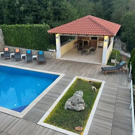 Villa Oasis Cypress - Three Bedroom With Terrace And Swimming Pool