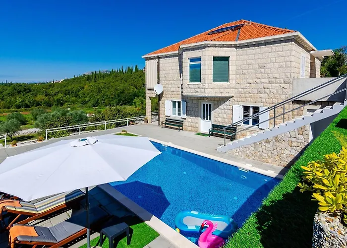 Oasis Cypress - Three Bedroom With Terrace And Swimming Pool * Чилипи