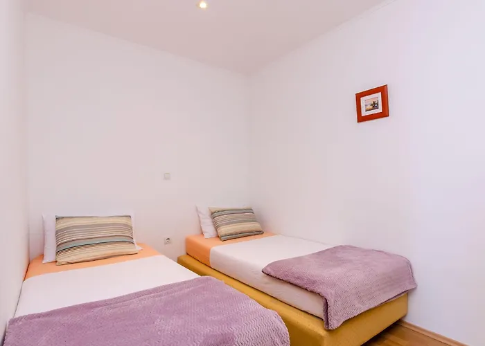 Вилла Oasis Cypress - Three Bedroom With Terrace And Swimming Pool