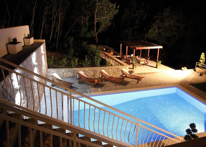 Вилла Oasis Cypress - Three Bedroom With Terrace And Swimming Pool *