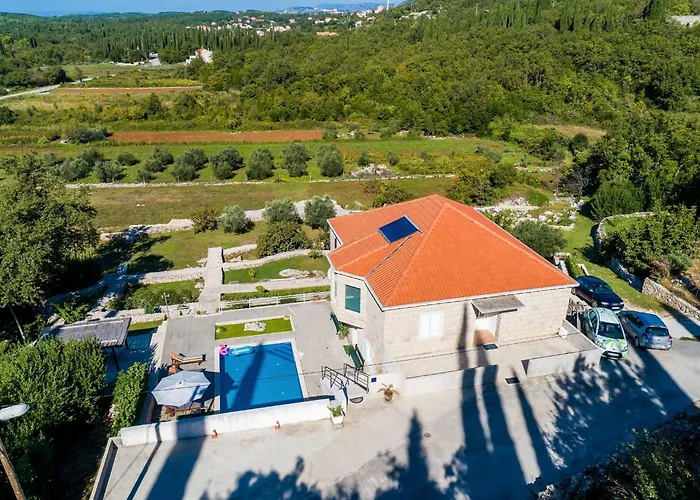 Oasis Cypress - Three Bedroom With Terrace And Swimming Pool