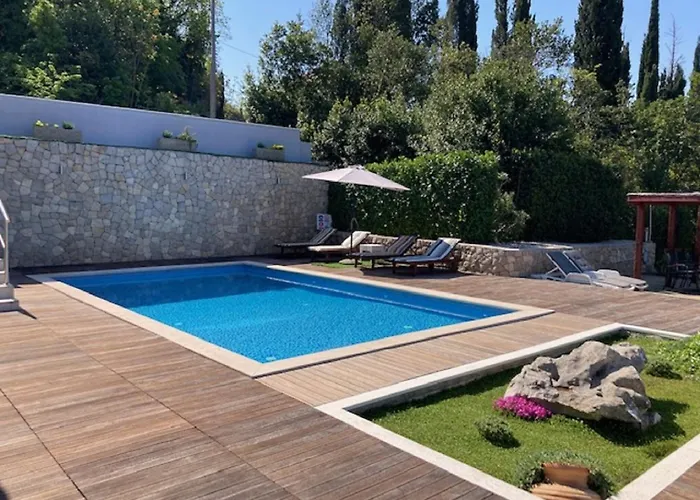 Вилла Oasis Cypress - Three Bedroom With Terrace And Swimming Pool *