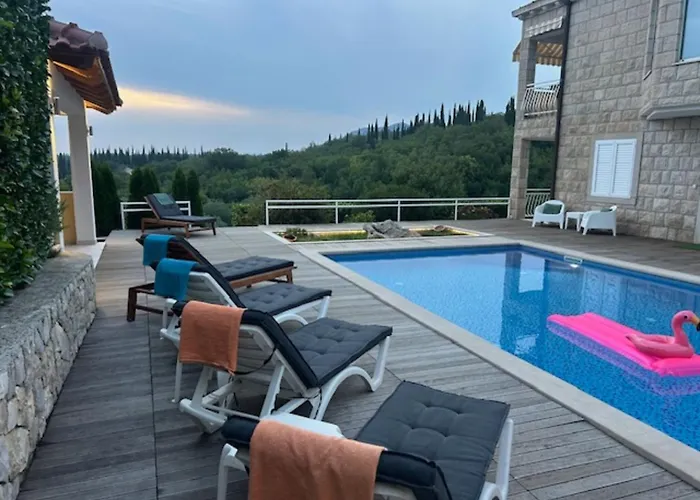 Oasis Cypress - Three Bedroom With Terrace And Swimming Pool Чилипи