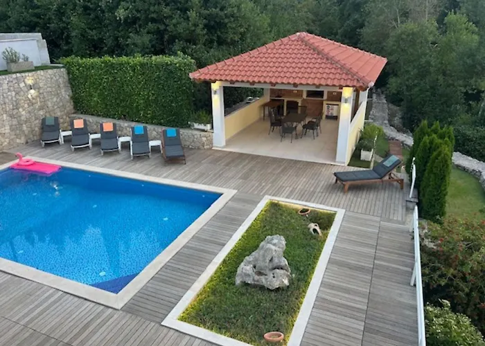 Вилла Oasis Cypress - Three Bedroom With Terrace And Swimming Pool